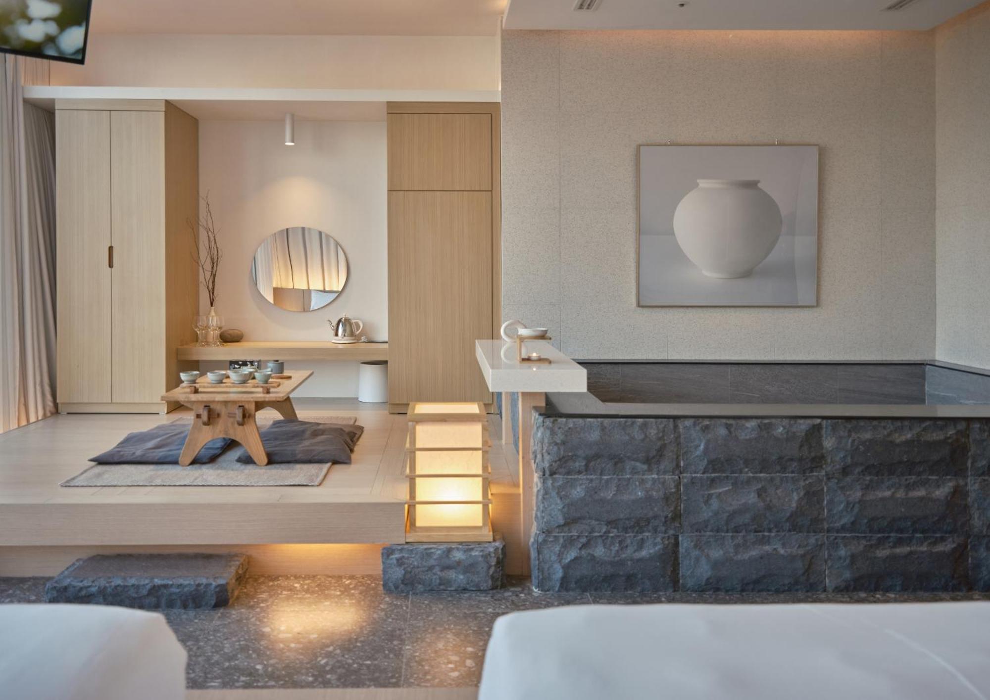 Uh Suite The Seoul Exterior photo