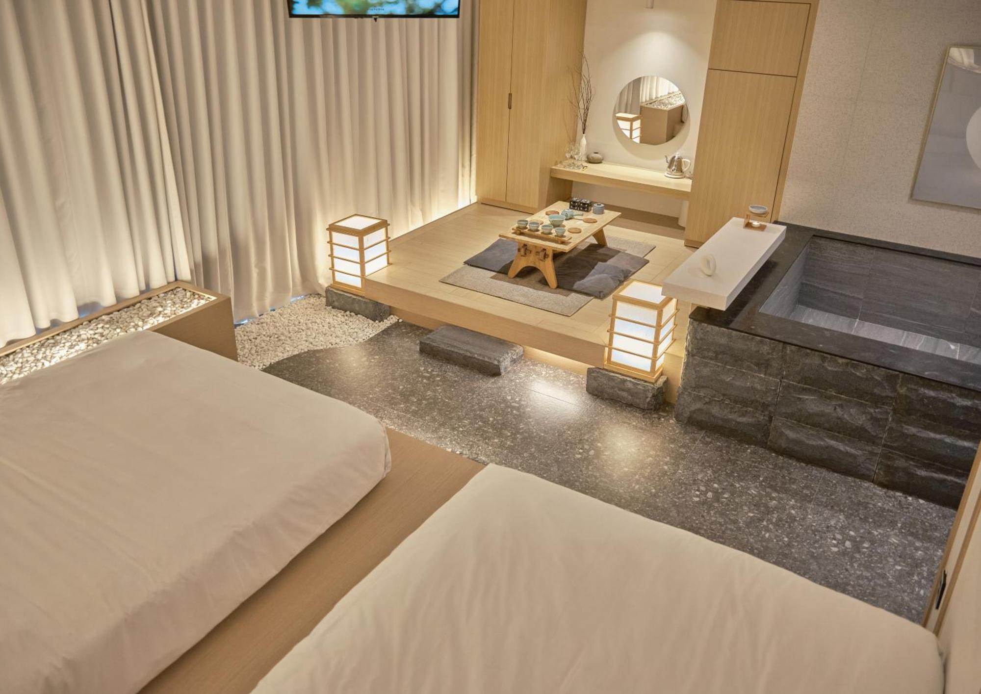 Uh Suite The Seoul Exterior photo